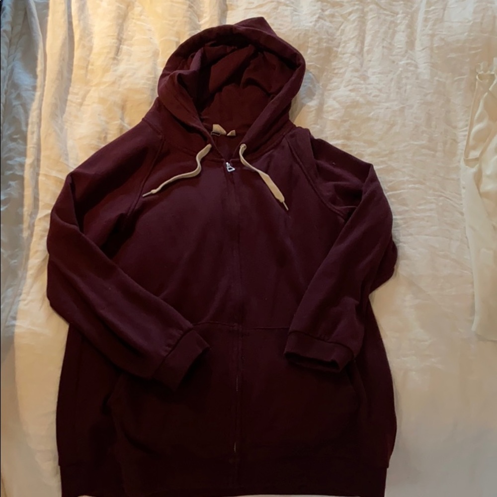 Gap hoodie in burgundy with front pockets